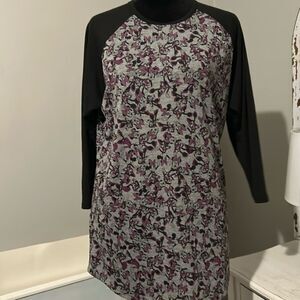 Lularoe Medium 3/4 top   E